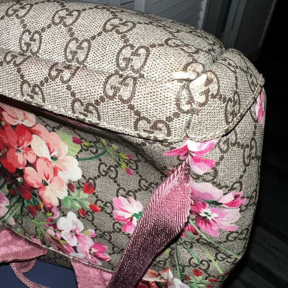 GG Supreme Monogram Blooms Small Backpack Beige Multicolor Dry Rose - Picture 4 of 10